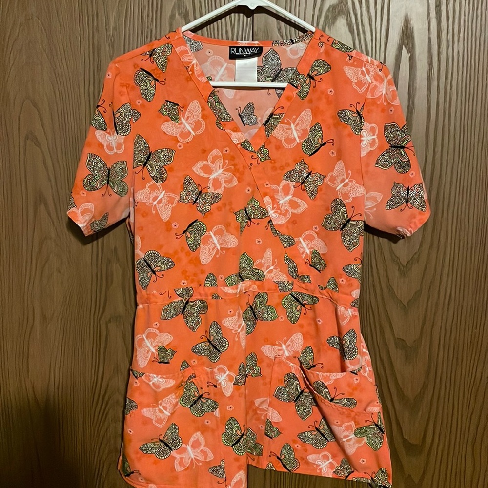 Runway by Cherokee Orange/Butterfly Scrub Top-Medium